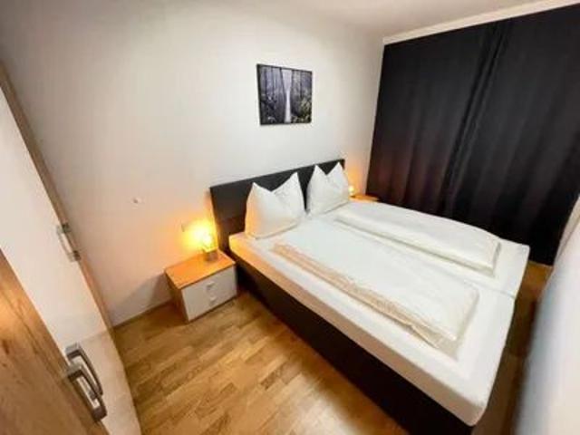 Stilvoll möblierte 2 Zimmer Wohnung mit Balkon bezugsbereit