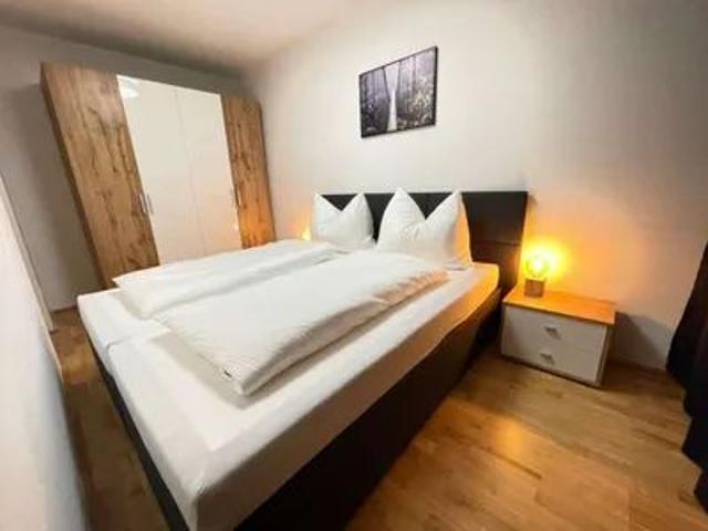 Stilvoll möblierte 2 Zimmer Wohnung mit Balkon bezugsbereit