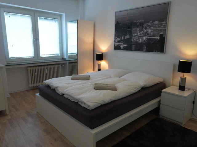 Stilvoll möblierte Wohnung mit Terrasse in Bestlage auf der Kaiserswerther Straße
