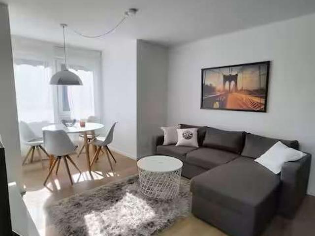 Stilvoll modernisiert: 2 Zimmer Wohnung mit Garten Terrasse in Stuttgart