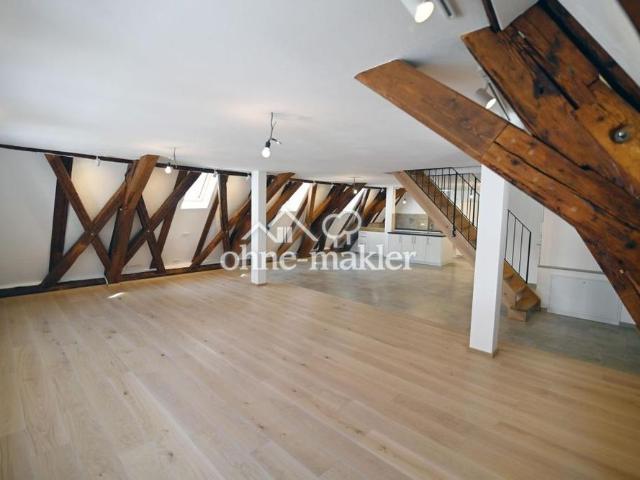 Stilvoll modernisiert: 4 Zimmer Dachgeschosswohnung in Freising mit Dachterrasse
