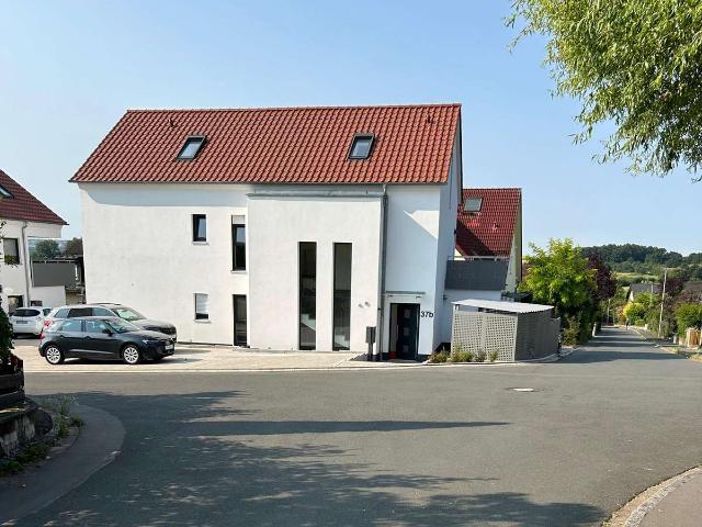 Stilvoll modernisiert: 5 Zimmer Wohnung in Neunkirchen am Brand