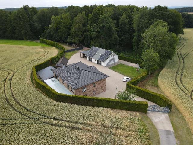 Stilvoll modernisiert: Großzügiges Zweifamilienhaus in Ostercappeln