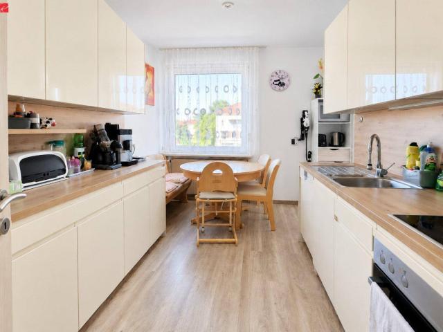 Stilvoll modernisiert mit Balkon, Loggia & Garage