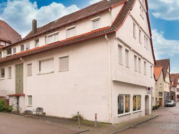 Stilvoll modernisierte 4 Zimmer Wohnung mit Balkon in Bestlage von VaihingenEnz