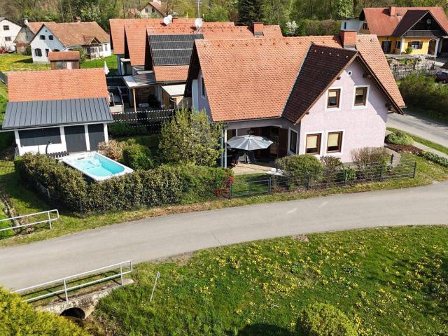 WUNDERSCHÖNES EINFAMILIENHAUS IN RUHIGER SONNENLAGE CA. 18 km VON LEIBNITZ ENTFERNT