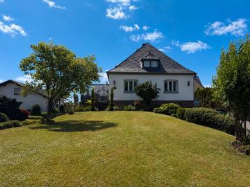Stilvoll modernisiertes Einfamilienhaus mit Charakter u PV Anlage