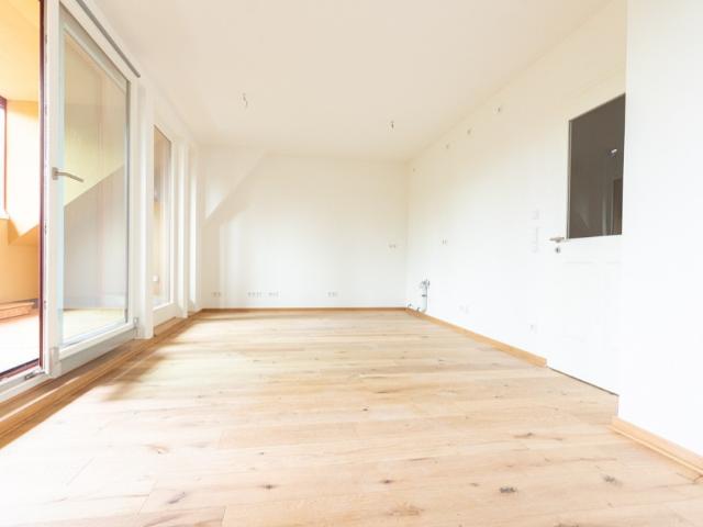Stilvoll & naturnah wohnen: Charmante Dachgeschoss Wohnung mit Loggia im Leipziger Süden