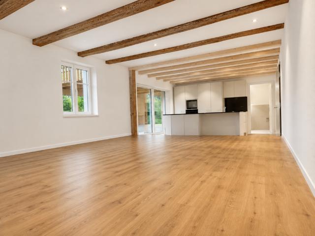 Stilvoll renovierte 3 Zimmer Wohnung mit grossem, gedecktem Sitzplatz