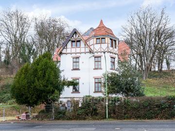 Stilvoll sanierte 4 Zimmer Wohnung in Villa mit Blick über Kreuzau!