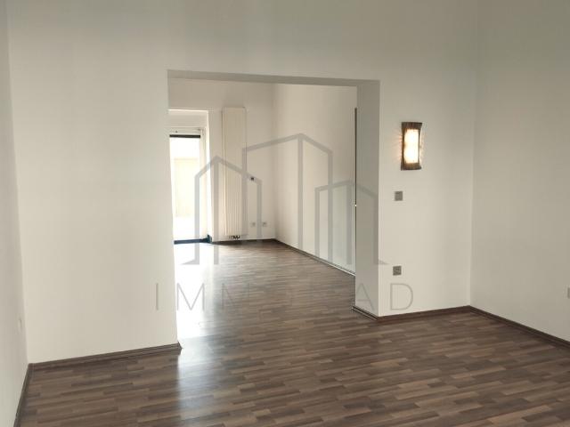 Stilvoll sanierte 2 Zimmer Wohnung mit Garten in ruhiger Lage