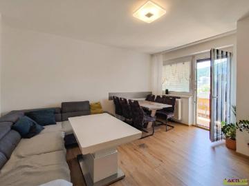 Stilvoll sanierte 2 Zimmer Wohnung im 5. Obergeschoss mit hervorragender Infrastruktur