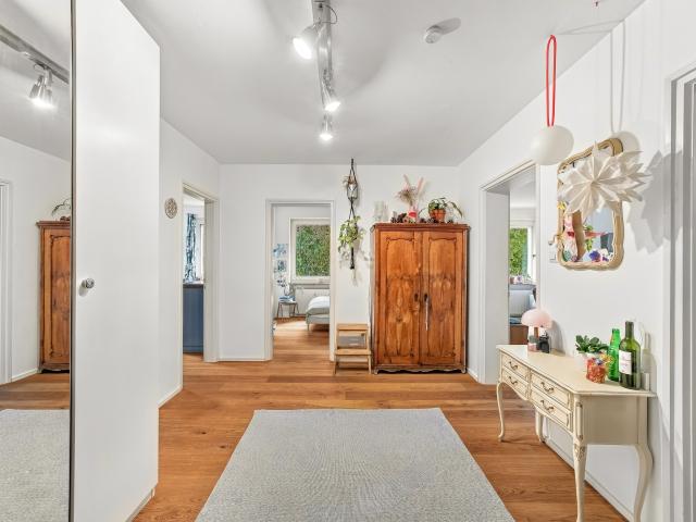 Stilvoll sanierte 3 Zimmer Wohnung kurzfristig bezugsfrei