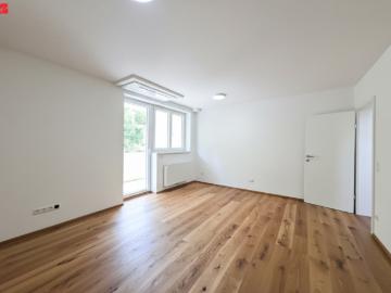 Stilvoll sanierte Wohnung mit Loggia nahe Zentrum