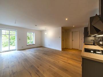 Stilvoll sanierte Altbauwohnung KfW 55 mit Balkon und einzigartigem Blick über die Dächer Oldenburgs
