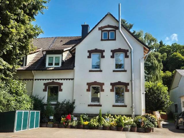 Stilvoll saniertes Wohnhaus mit Baugrundstück in Diemelsee Adorf