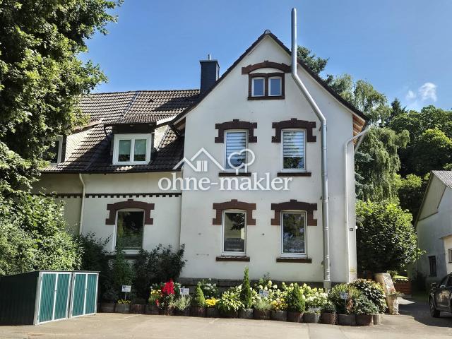 Stilvoll saniertes Zweifamilenhaus mit erschlossenem Baugrundstück in Diemelsee Adorf