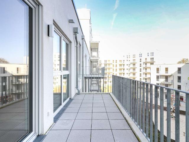 Stilvolle 3 ZI Wohnung mit sonnigem Balkon, moderner Einbauküche und großzügigem Grundriss