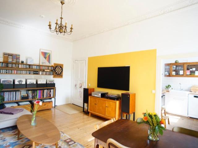 Stilvolle 3 Zimmer Altbauwohnung mit Balkon von privat