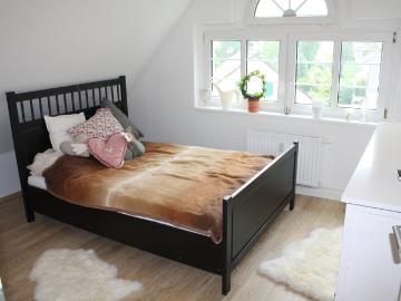Stilvolle 3 Zimmer Altbauwohnung mit offener Galerie –Tolle Wohnatmosphäre in ruhiger Lage | Rahn Immobilien GmbH & Co. KG