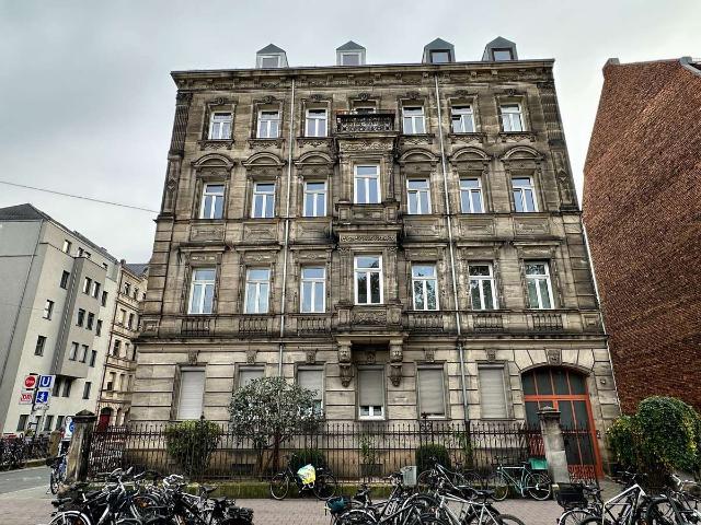 Stilvolle 3 Zimmer Altbauwohnung mit Stuck, Fischgrätparkett und Balkon in Fürth