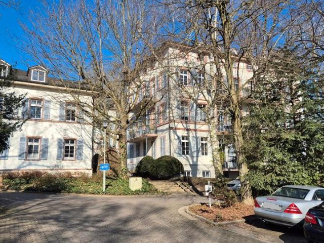 Stilvolle 3 Zimmer Wohnung im historischen Parkensemble