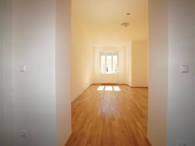 Altbau Charme trifft Wohnkomfort Jugendstilwohnung mit hohen Räumen und Westbalkon