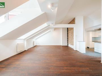Stilvolle 3 Zimmer Wohnung in sehr guter Lage Hochwertig renoviert!