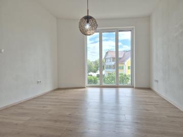 Stilvolle 3 Zimmer Wohnung mit Balkon – Top Lage in Ergoldsbach