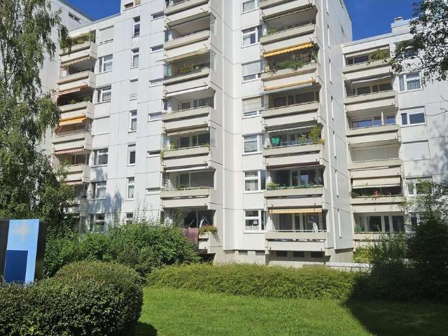 Stilvolle 3 Zimmer Wohnung mit gehobener Innenausstattung mit EBK in Ottobrunn