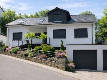 Stilvolle 260 m² Luxuswohnung in repräsentativer Villa