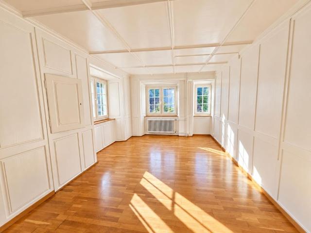 Stilvolle 2.5 ZWG Altbauwohnung in Mollis