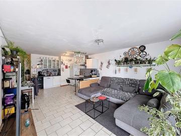 Stilvolle 2,5 Zimmer Wohnung mit Balkon in einer ruhigen Umgebung