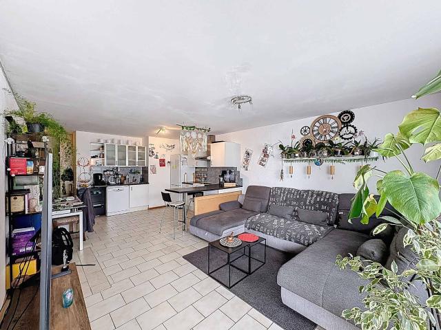 Stilvolle 2,5 Zimmer Wohnung mit Balkon in einer ruhigen Umgebung