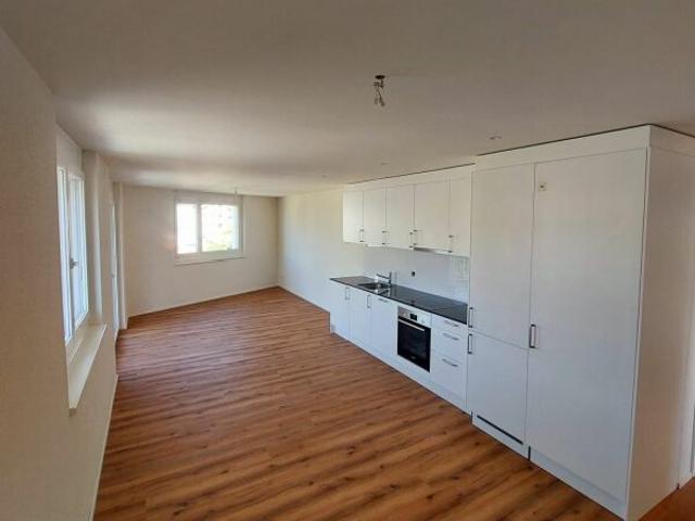 Stilvolle 2.5 Zimmer Neubauwohnung mit 60 m² und sonnigem Balkon