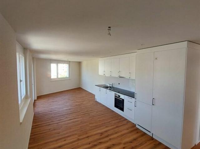 Stilvolle 2.5 Zimmer Neubauwohnung mit 60 m² und sonnigem Balkon