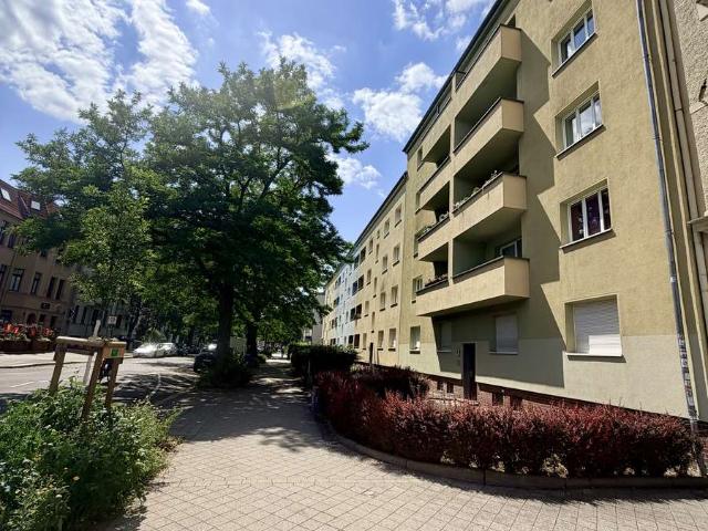 Stilvolle 2 Zi WE mit großer Wohnküche u. EBK, Parkett, Balkon in beliebter Wohnlage / Stadtfeld Ost