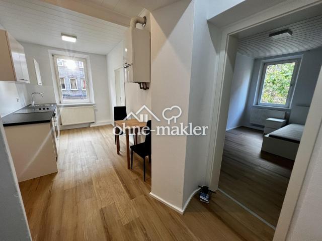 Stilvolle 2 Zimmer Altbauwohnung – frisch renoviert mit moderner EBK  WG Geeignet