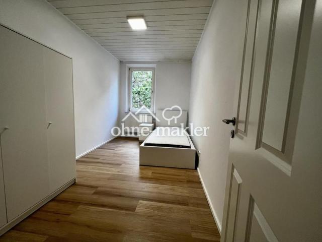 Stilvolle 2 Zimmer Altbauwohnung – frisch renoviert mit moderner EBK  WG Geeignet