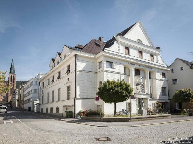 Stilvolle 2 Zimmer Altbauwohnung in der ehemaligen Bregenzer Nationalbank – Exklusives Wohnen im Herzen der Fußgängerzone