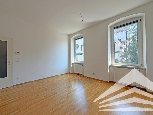 Stilvolle 2 Zimmer Altbauwohnung mit Küche Nähe Herz Jesu Kirche