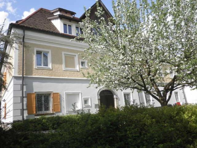 Stilvolle 2 Zimmer Mietwohnung mit möblierter Küche und PKW Stellplatz in Obernberg