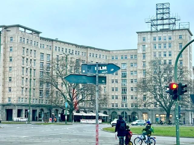 Stilvolle 2 Zimmer Wohnung. 2 Minuten von Alexander Platz im Stadtzentrum entfernt, Berlin Amsterdam Apartments for Rent