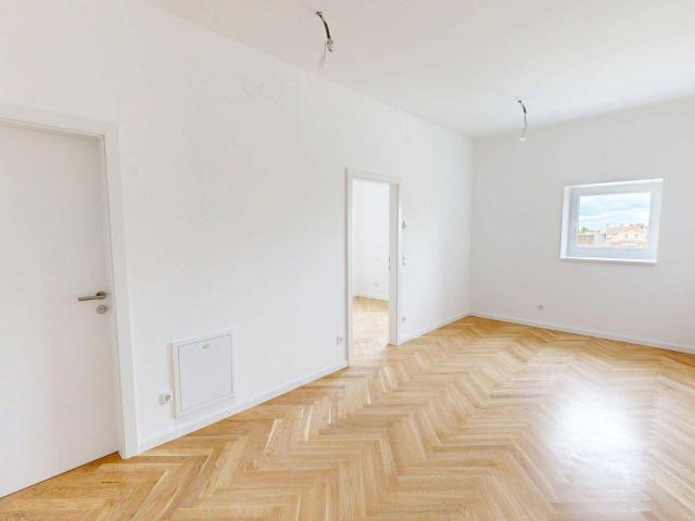 Stilvolle 2 Zimmer Wohnung im historischen Zentrum von Baden mit Blick über die Dächer der Kaiserstadt
