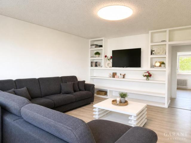 Stilvolle 2 Zimmer Wohnung mit Balkon, TG Stellplatz und Schwimmbad in Top Lage München Perlach