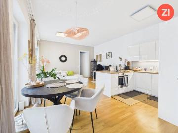 Stilvolle 2 Zimmer Wohnung mit Garten und Terrasse in zentraler Lage