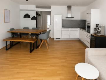 Stilvolle 2 Zimmer Wohnung mit großer Terrasse und separatem Eingang