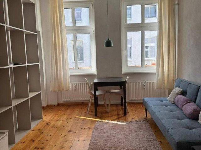 Stilvolle 2 Zimmer Wohnung mit klassischem Altbaucharme