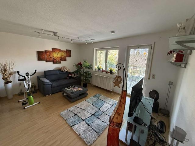 Stilvolle 2 Zimmer Wohnung mit weitläufiger Terrasse und Wohlfühlcharakter