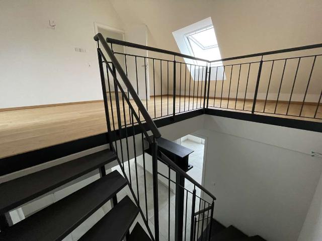 Stilvolle 4,5 Zimmer Maisonette Wohnung mit Einbauküche, Balkon, Keller und Garagenstellplatz